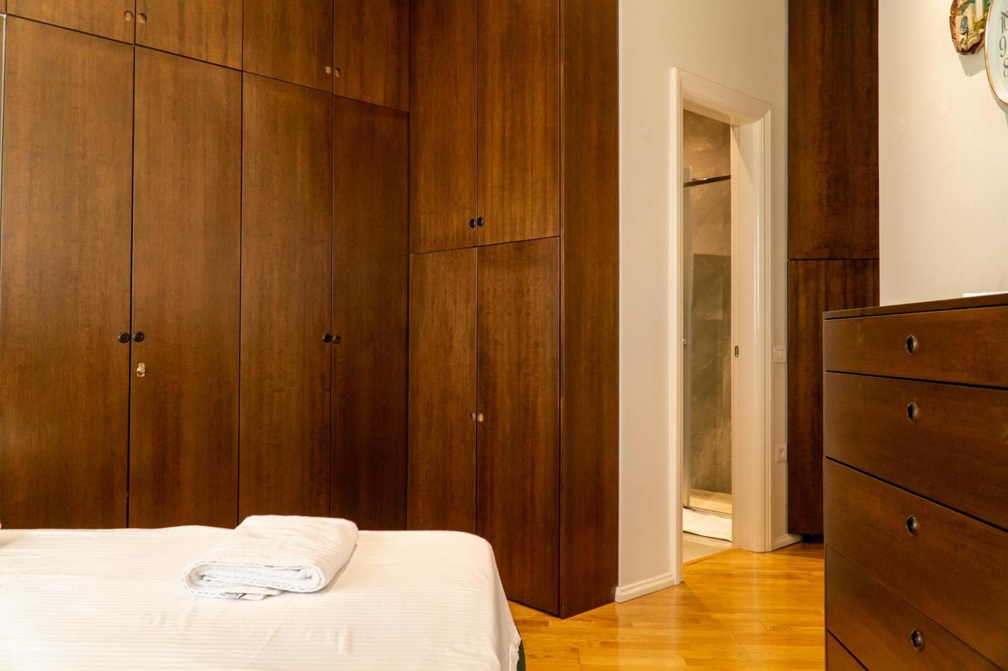 Signature 12 Tirana