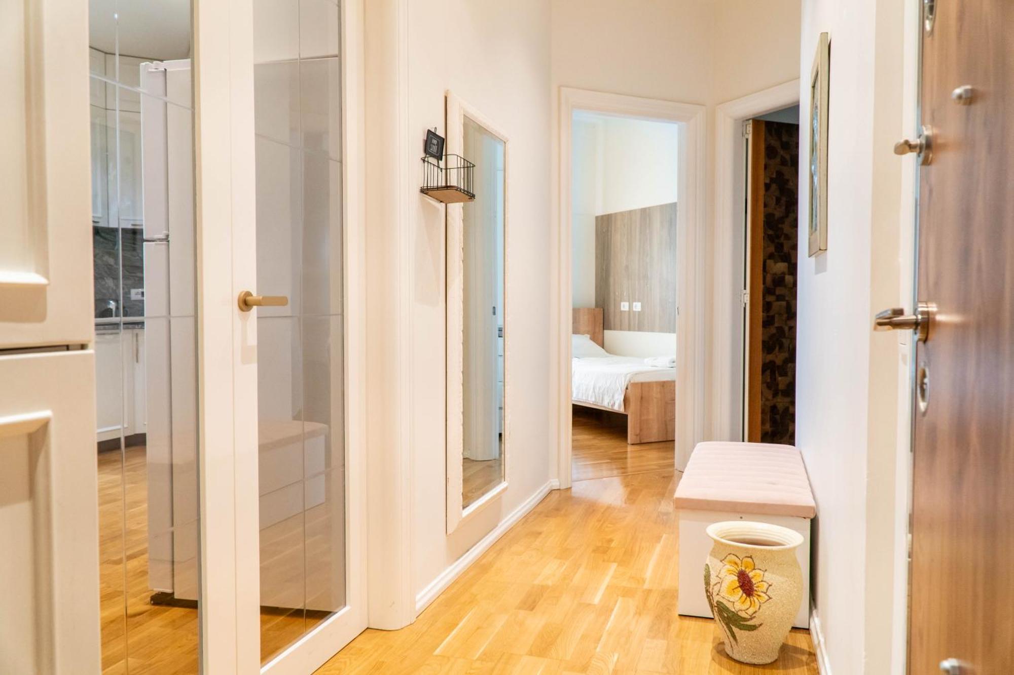 Signature 12 * Tirana