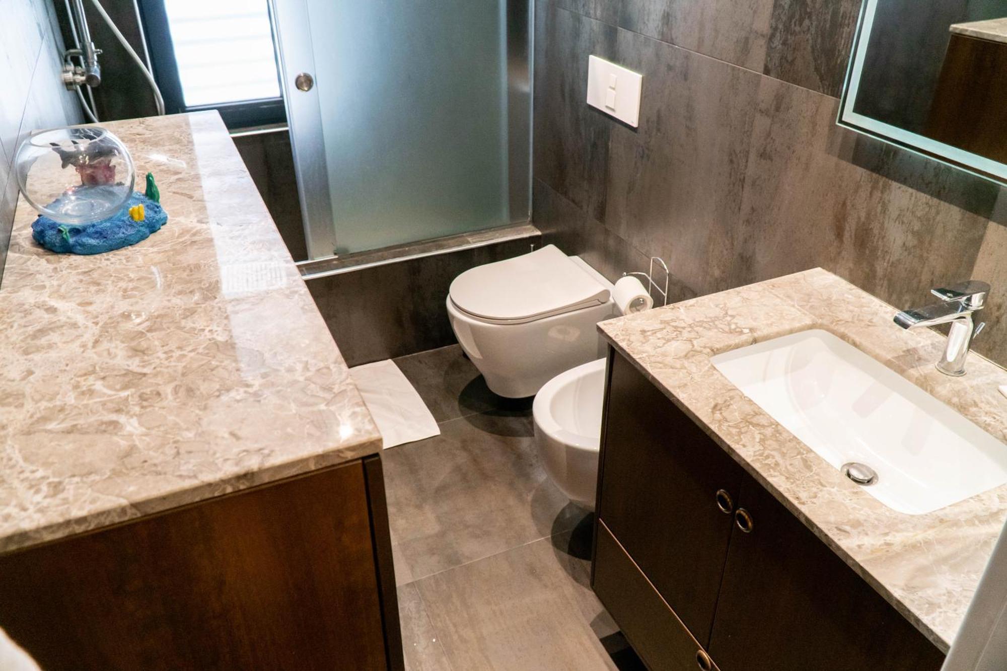 Signature 12 * Tirana
